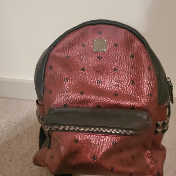 mcm metallic red backpack - Picture 2 of 8
